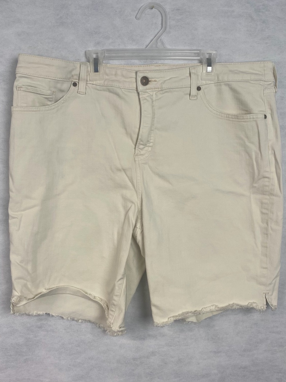 CHICO'S Womens Shorts So Slimming Girlfriend Off White Size US 16 Frayed Hem